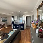 Traveblick Ecksuite Queen-mary Travemuende 30 Etage Mit Meerblick Am Gelegen Apartamento *