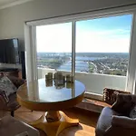 Traveblick Ecksuite Queen-mary Travemuende 30 Etage Mit Meerblick Am Gelegen Apartamento *