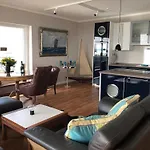 Traveblick Ecksuite Queen-mary Travemuende 30 Etage Mit Meerblick Am Gelegen Lübeck