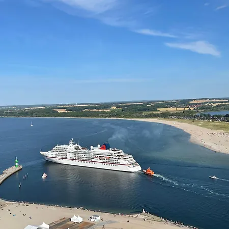 アパート Traveblick Ecksuite Queen-mary Travemuende 30 Etage Mit Meerblick Am Gelegen リューベック