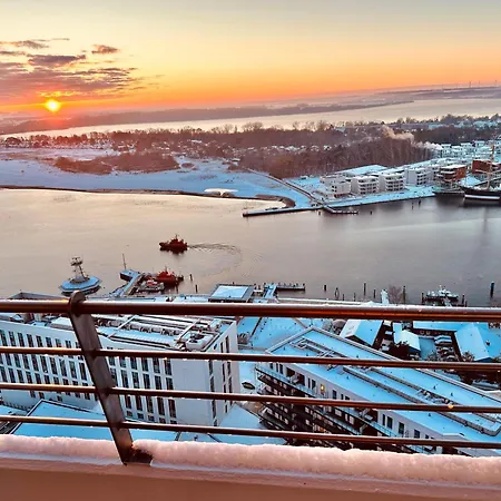 Traveblick Ecksuite Queen-mary Travemuende 30 Etage Mit Meerblick Am Gelegen * Lübeck