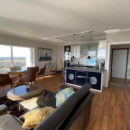 Traveblick Ecksuite Queen-mary Travemuende 30 Etage Mit Meerblick Am Gelegen Apartamento Lübeck