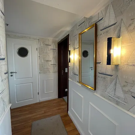 Traveblick Ecksuite Queen-mary Travemuende 30 Etage Mit Meerblick Am Gelegen リューベック
