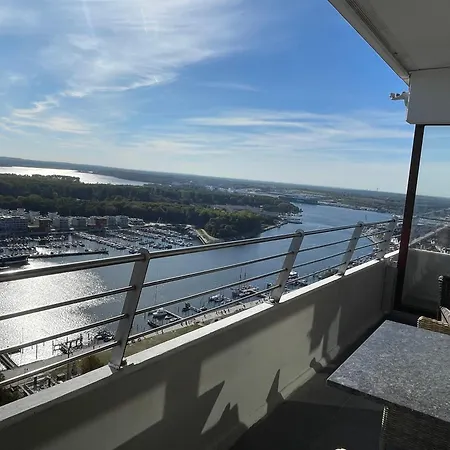 Traveblick Ecksuite Queen-mary Travemuende 30 Etage Mit Meerblick Am Gelegen アパート