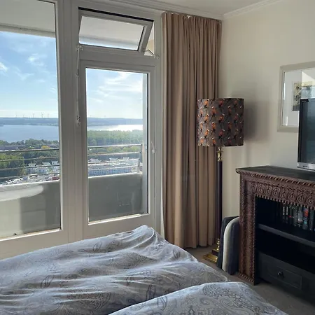 Traveblick Ecksuite Queen-mary Travemuende 30 Etage Mit Meerblick Am Gelegen *