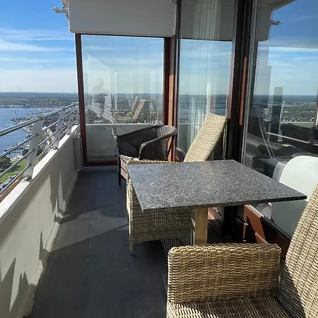 アパート Traveblick Ecksuite Queen-mary Travemuende 30 Etage Mit Meerblick Am Gelegen リューベック