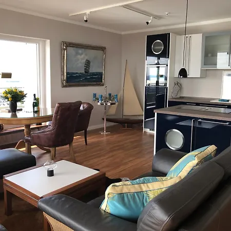Traveblick Ecksuite Queen-mary Travemuende 30 Etage Mit Meerblick Am Gelegen リューベック