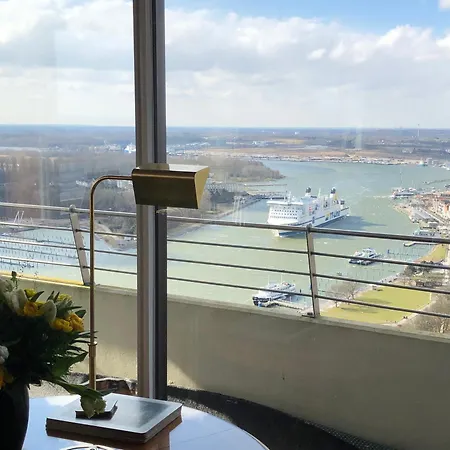Traveblick Ecksuite Queen-mary Travemuende 30 Etage Mit Meerblick Am Gelegen リューベック